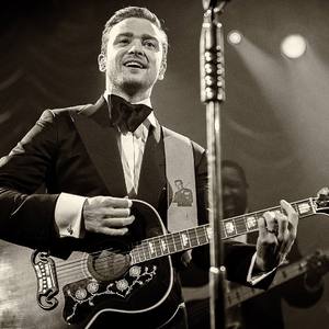 舌头伸进麻麻的小泬图片
