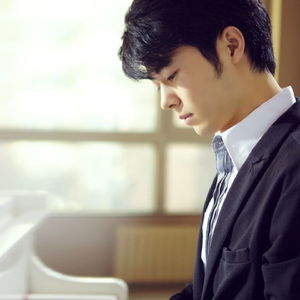 舌头伸进麻麻的小泬图片
